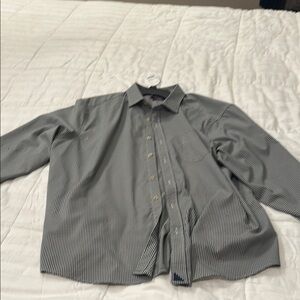 UNTUCKit Black and White Casual Button Down Shirt